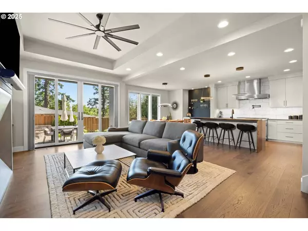 4480 UPPER DR, Lake Oswego, OR 97035