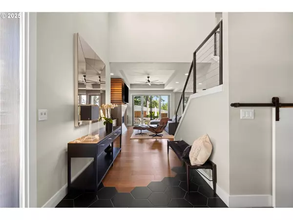 4480 UPPER DR, Lake Oswego, OR 97035