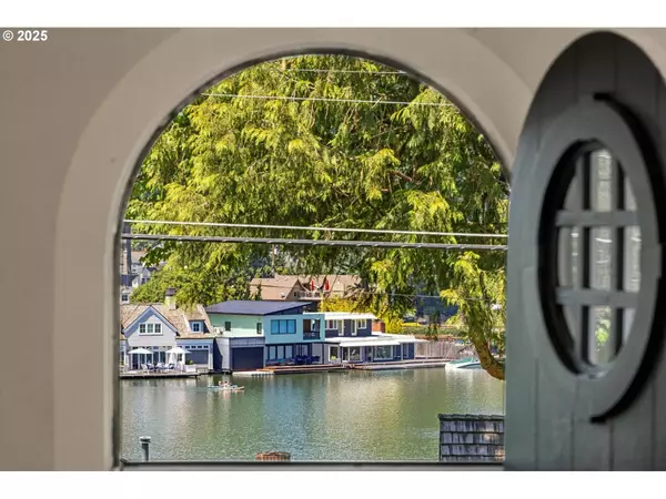 364 NORTHSHORE RD, Lake Oswego, OR 97034