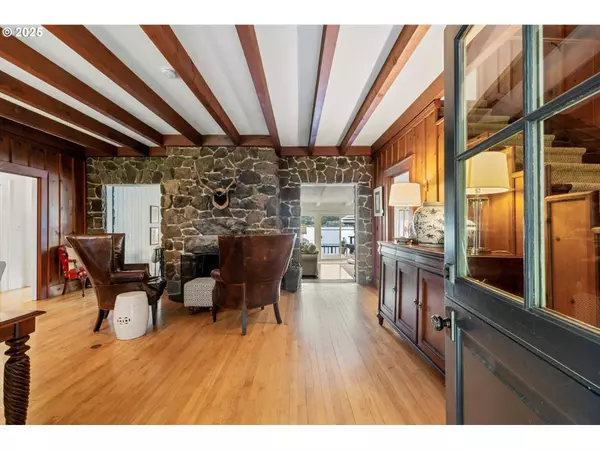 1667 LAKE FRONT RD, Lake Oswego, OR 97034