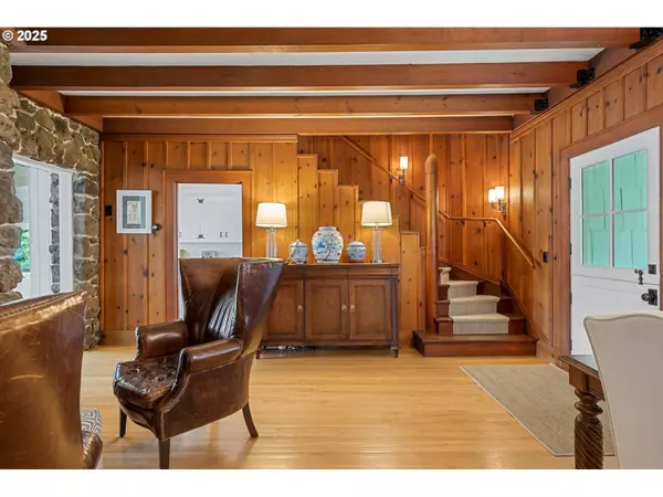 1667 LAKE FRONT RD, Lake Oswego, OR 97034