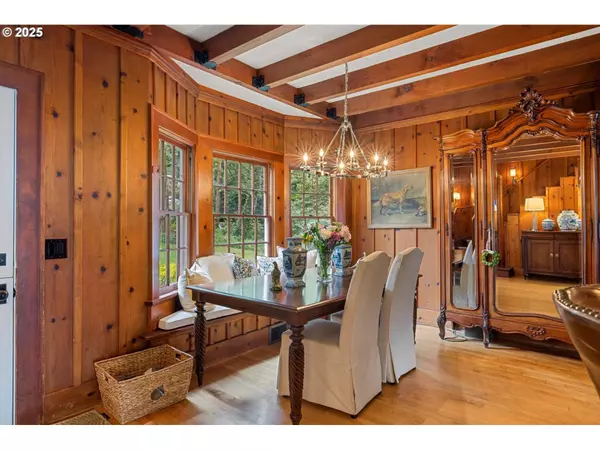 1667 LAKE FRONT RD, Lake Oswego, OR 97034