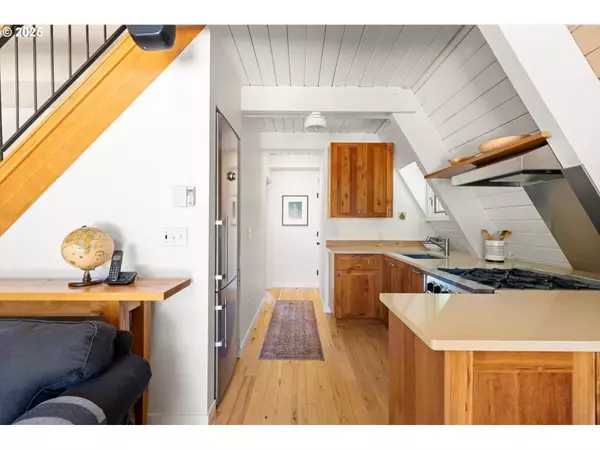 75054 E COLD SPRINGS RD, Rhododendron, OR 97049