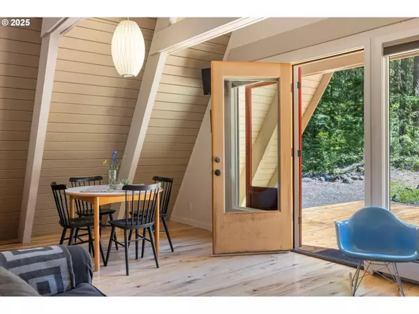 75054 E COLD SPRINGS RD, Rhododendron, OR 97049