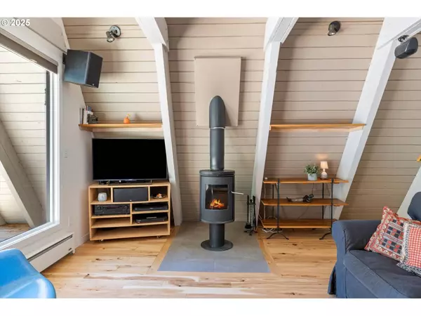 75054 E COLD SPRINGS RD, Rhododendron, OR 97049