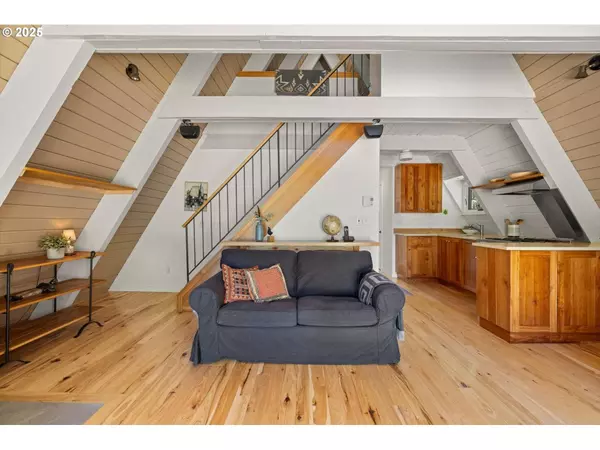 75054 E COLD SPRINGS RD, Rhododendron, OR 97049