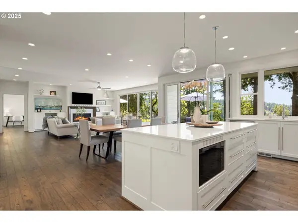 2110 SUMMIT DR, Lake Oswego, OR 97034