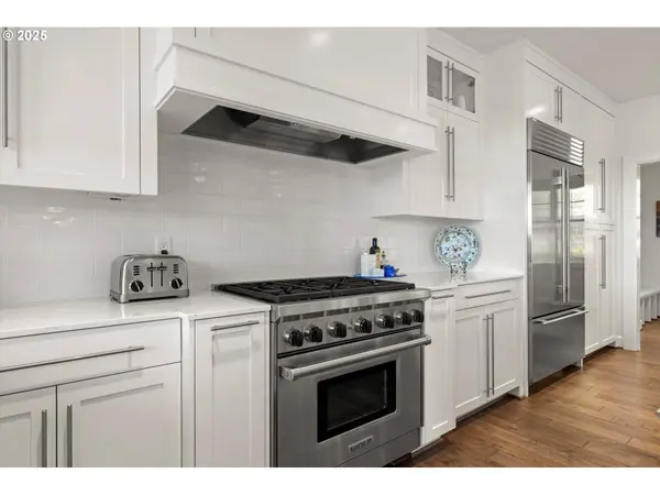 2110 SUMMIT DR, Lake Oswego, OR 97034