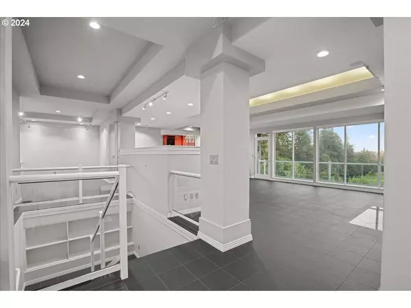 14400 UPLANDS DR, Lake Oswego, OR 97034