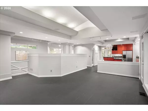 14400 UPLANDS DR, Lake Oswego, OR 97034