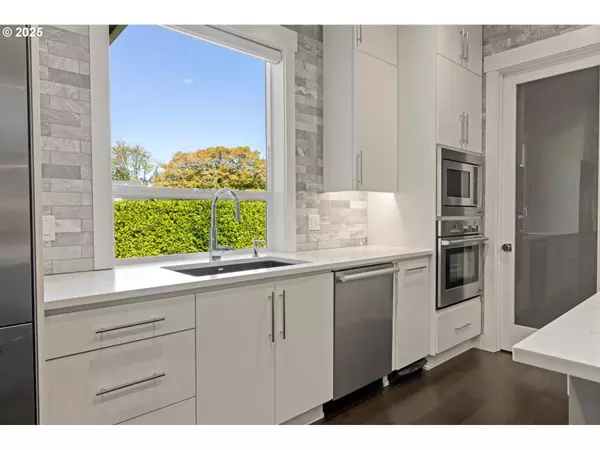 13197 THOMA RD, Lake Oswego, OR 97034