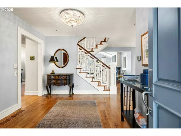 4368 LAKEVIEW BLVD, Lake Oswego, OR 97035