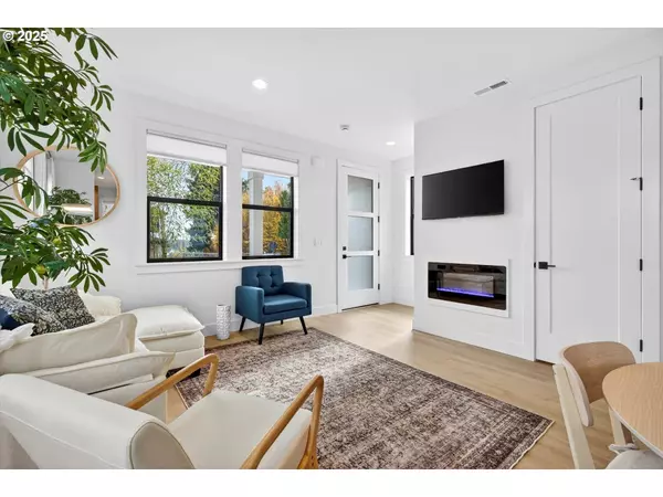 804 3rd ST #C1, Lake Oswego, OR 97034