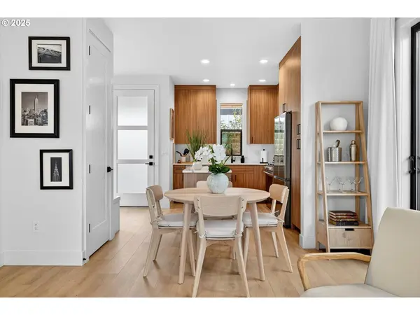 312 G AVE #C6, Lake Oswego, OR 97034