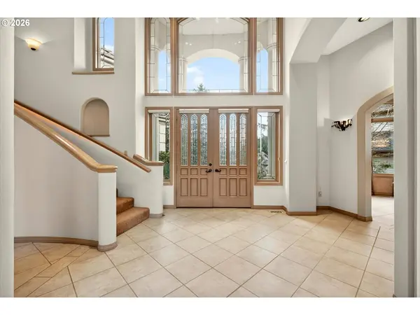 2480 MARYLSHIRE LN, Lake Oswego, OR 97034