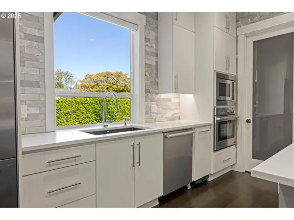 13197 THOMA RD, Lake Oswego, OR 97034