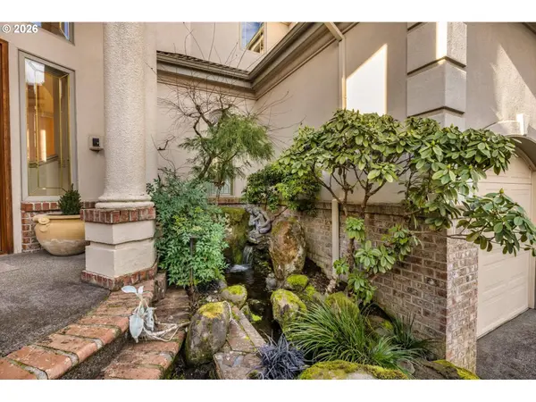 2480 MARYLSHIRE LN, Lake Oswego, OR 97034