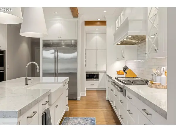 16871 GREENBRIER RD, Lake Oswego, OR 97034