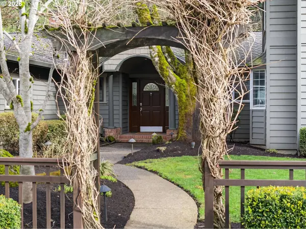 17907 CARDINAL DR, Lake Oswego, OR 97034