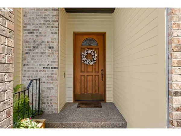 1700 VILLAGE PARK LN, Lake Oswego, OR 97034