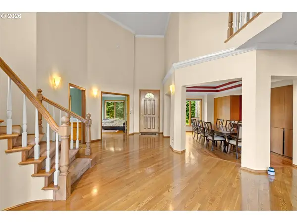 1700 VILLAGE PARK LN, Lake Oswego, OR 97034