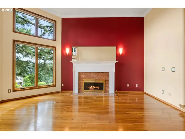 1700 VILLAGE PARK LN, Lake Oswego, OR 97034