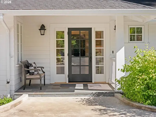 3920 UPPER DR, Lake Oswego, OR 97035
