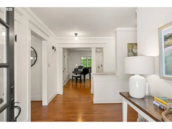 3920 UPPER DR, Lake Oswego, OR 97035
