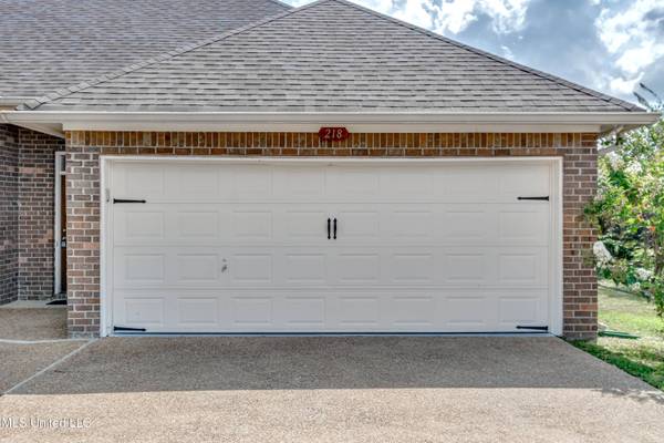 218 Crescent Ridge Drive, Madison, MS 39110