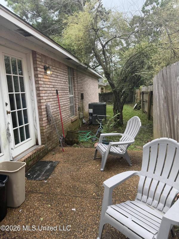 2361 River Oaks Boulevard, Jackson, MS 39211