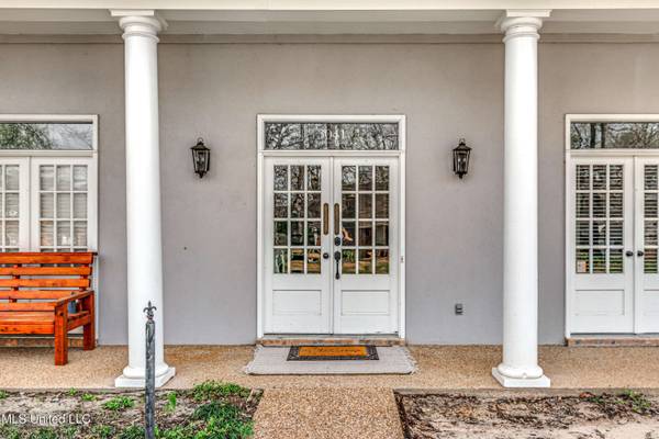 3041 Windwood Circle, Flowood, MS 39232