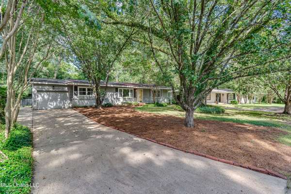 1838 Parkridge Drive, Jackson, MS 39211