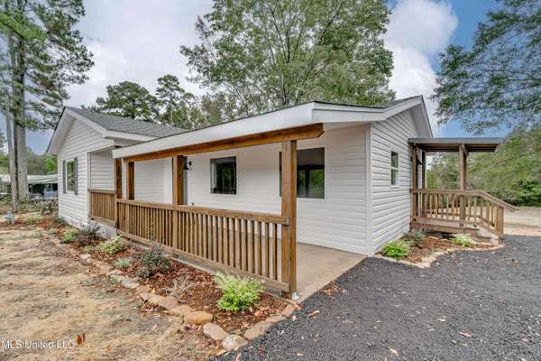 728 N Brooks Street, Pelahatchie, MS 39145