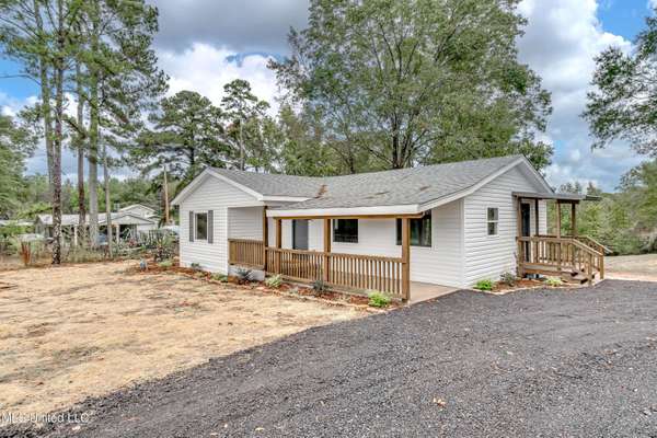 728 N Brooks Street, Pelahatchie, MS 39145