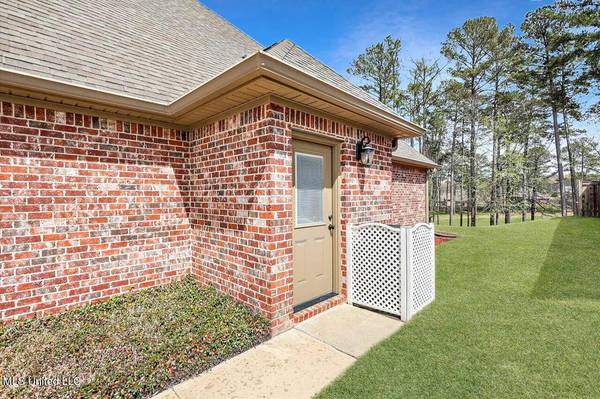 112 Willow Crest Circle, Brandon, MS 39047