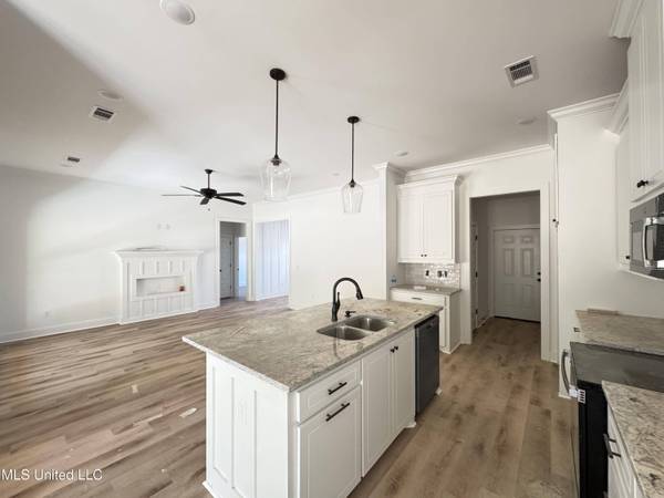 745 Magnolia Point Circle, Pearl, MS 39208