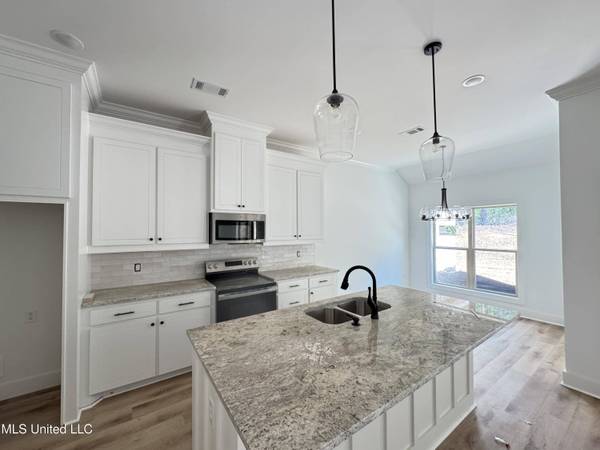 745 Magnolia Point Circle, Pearl, MS 39208