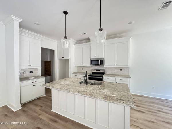 745 Magnolia Point Circle, Pearl, MS 39208