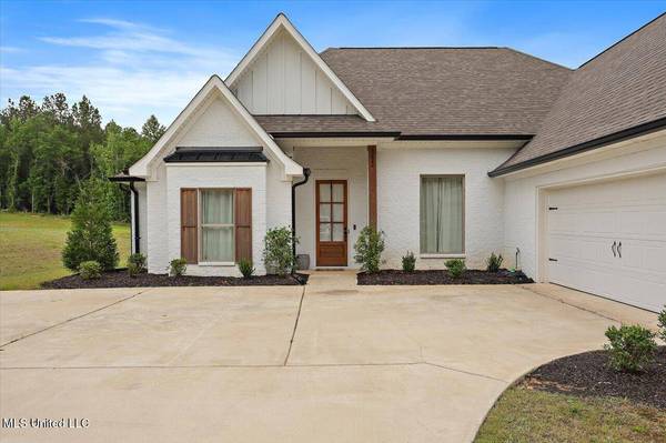 1622 Old Lake Road, Brandon, MS 39042