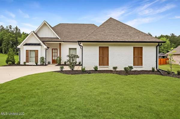 1622 Old Lake Road, Brandon, MS 39042