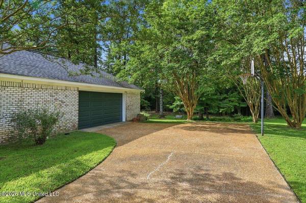 120 Robinson Cove, Byram, MS 39272