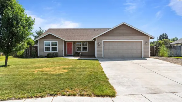 674 Riverstone Dr, Richland, WA 99352