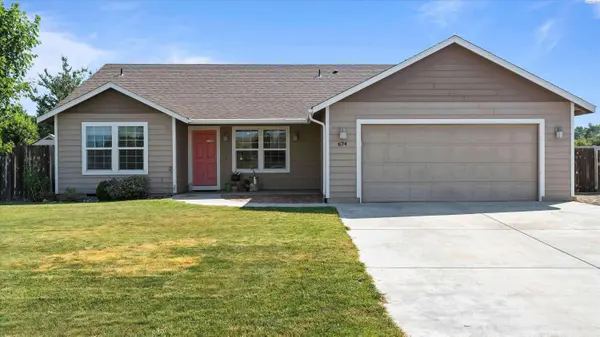 674 Riverstone Dr, Richland, WA 99352