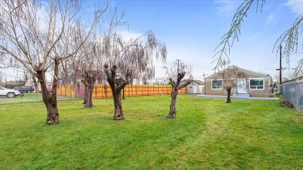 909 S 9th Ave, Pasco, WA 99301-5103