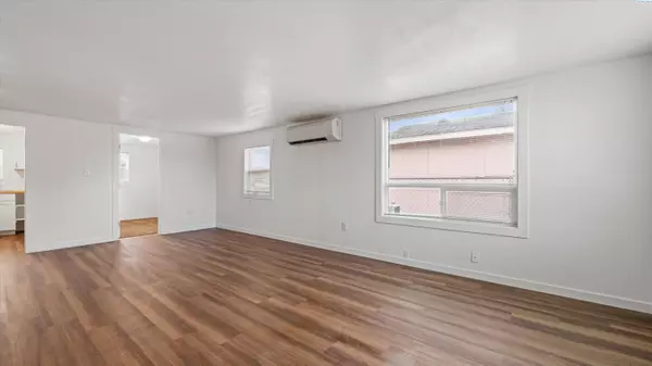 909 S 9th Ave, Pasco, WA 99301-5103