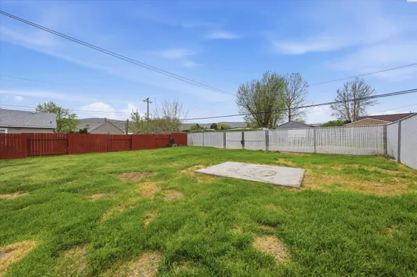 803 9th St., Benton City, WA 99320