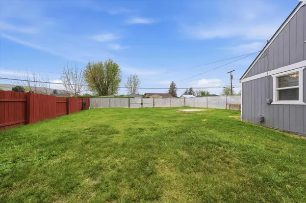 803 9th St., Benton City, WA 99320