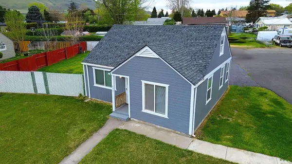 803 9th St., Benton City, WA 99320