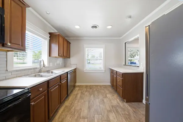 606 Wright Ave, Richland, WA 99352-4217