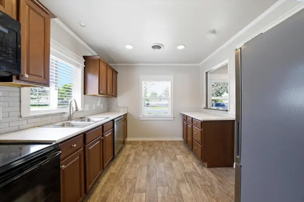 606 Wright Ave, Richland, WA 99352-4217
